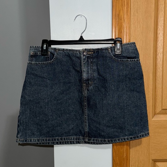 American Eagle Outfitters Dresses & Skirts - American Eagle Outfitters Dark Washed Denim Casual Mini Skirt Women’s Size 8